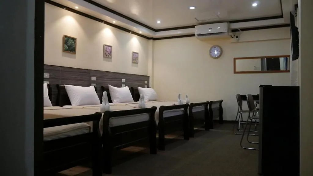 Amax Inn Makati Μακάτι 2*,